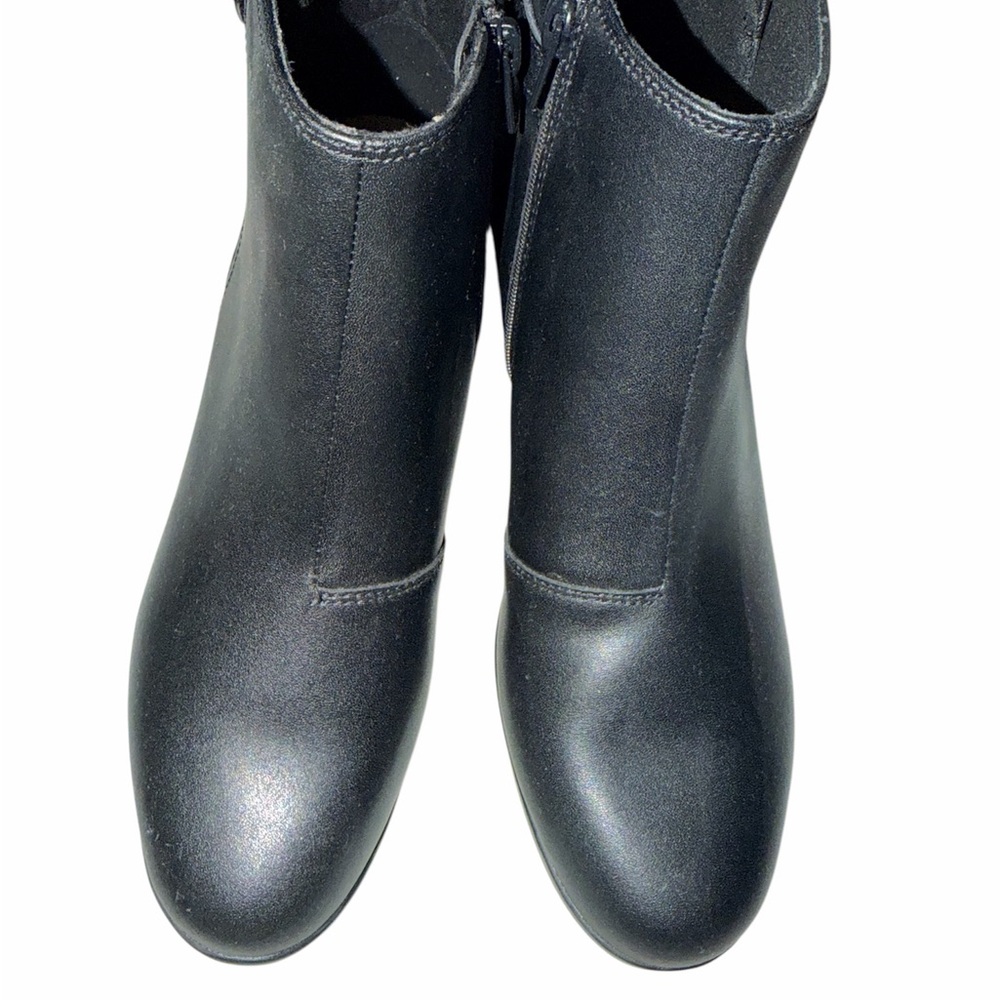 NWT Clarks Women's Emily2 Belle Boots Size 9